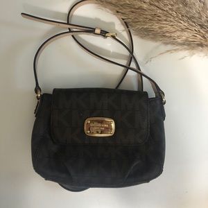 Michael Kors cross body small purse